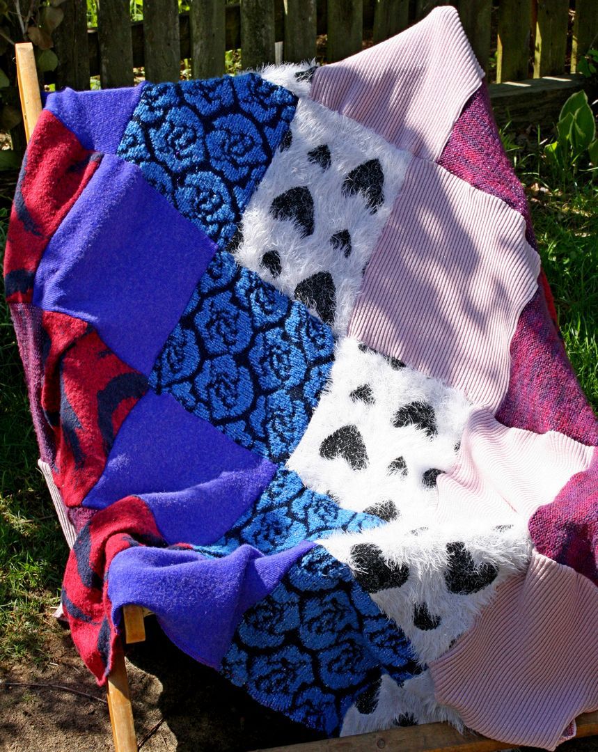 Widok koca rozłożonego na leżaku