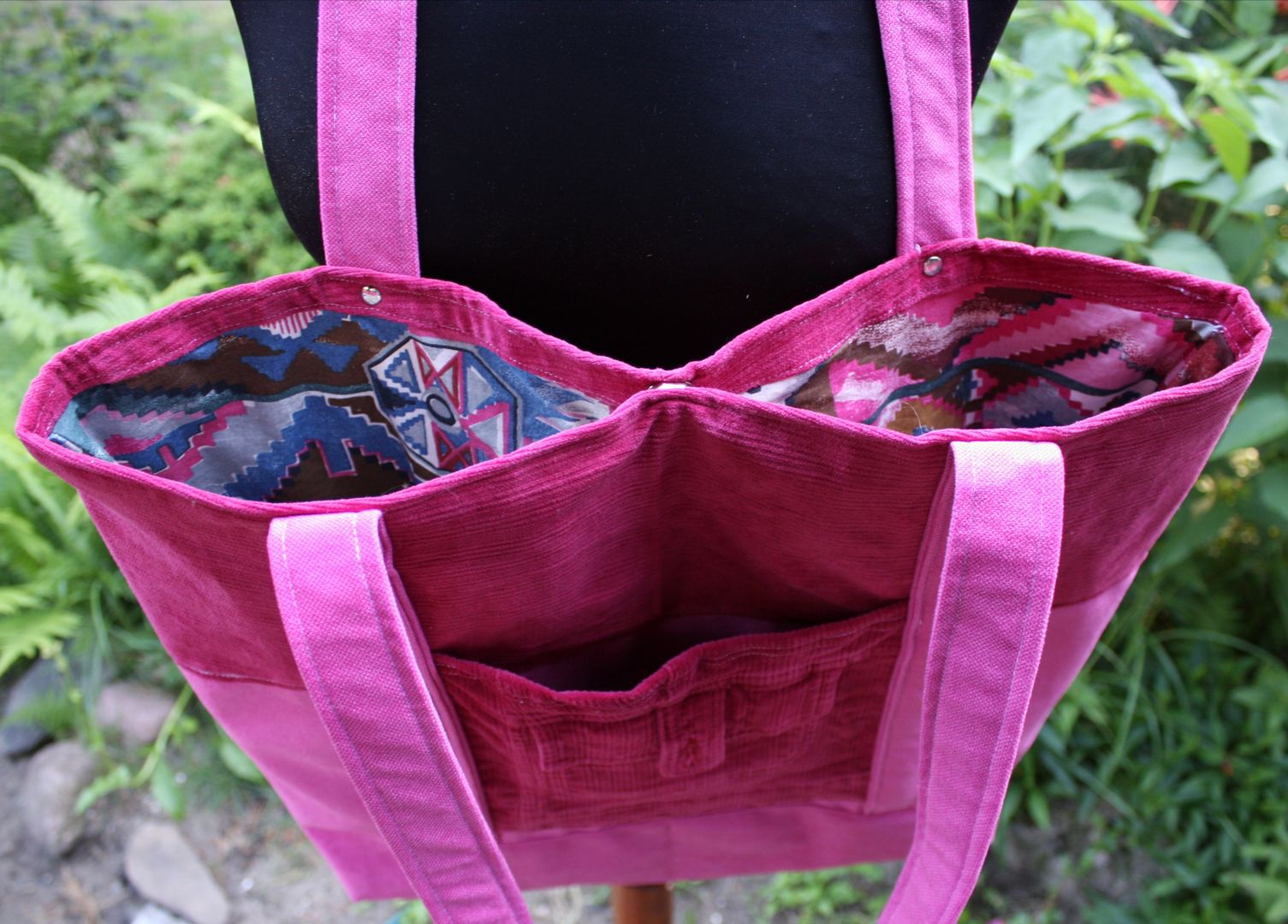 Różowa szoperka z dwiema rączkami.